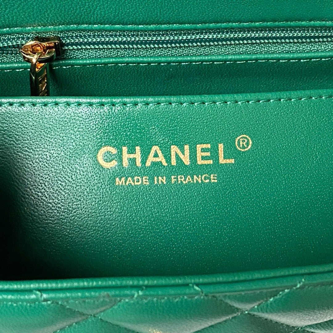 ＣＨＮＥＬCLASSIC FLAP BAG GREEN