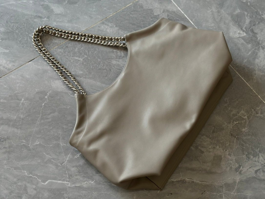 ＰＲＤＡ SOFT CALFSKIN BLACK CHAIN TOTE BAG