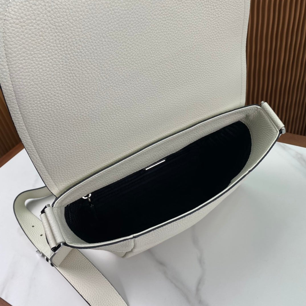 ＰＲＤＡ LEATHER FLAP BAG WITH SHOULDER STRAP WHITE