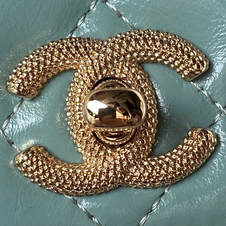 ＣＨＮＥＬCHAIN CLUTCH BAG LIGHT BLUE