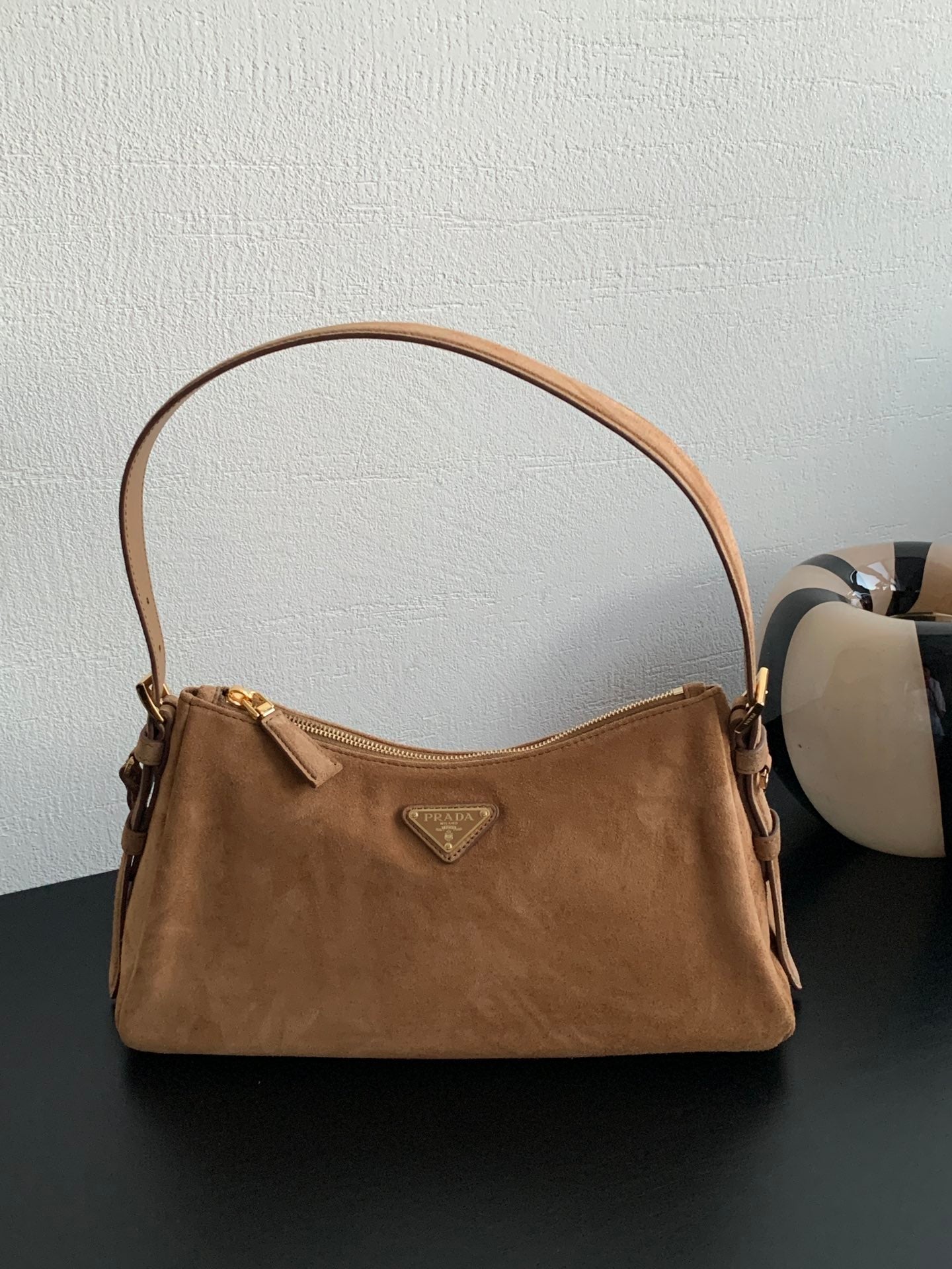 ＰＲＤＡ AIMÉE MEDIUM SUEDE SHOULDER BAG CINNAMON