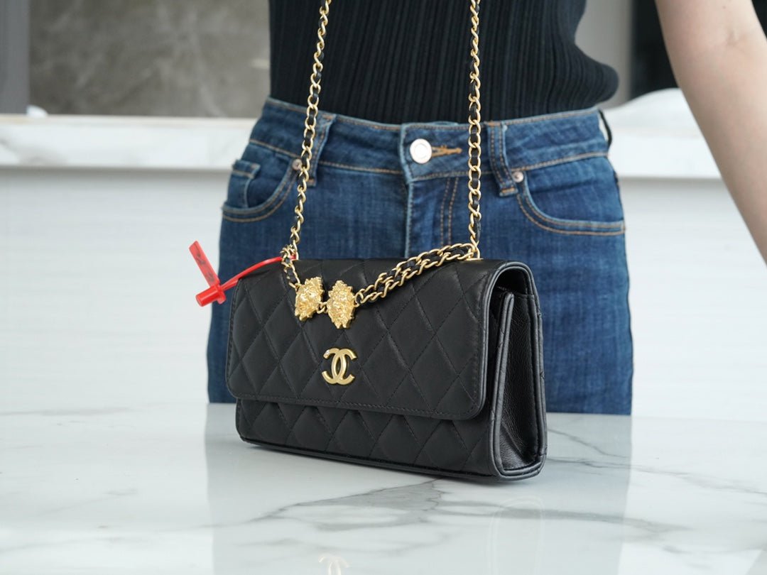 ＣＨＮＥＬHANDMADE MINI CHAIN LION BAG