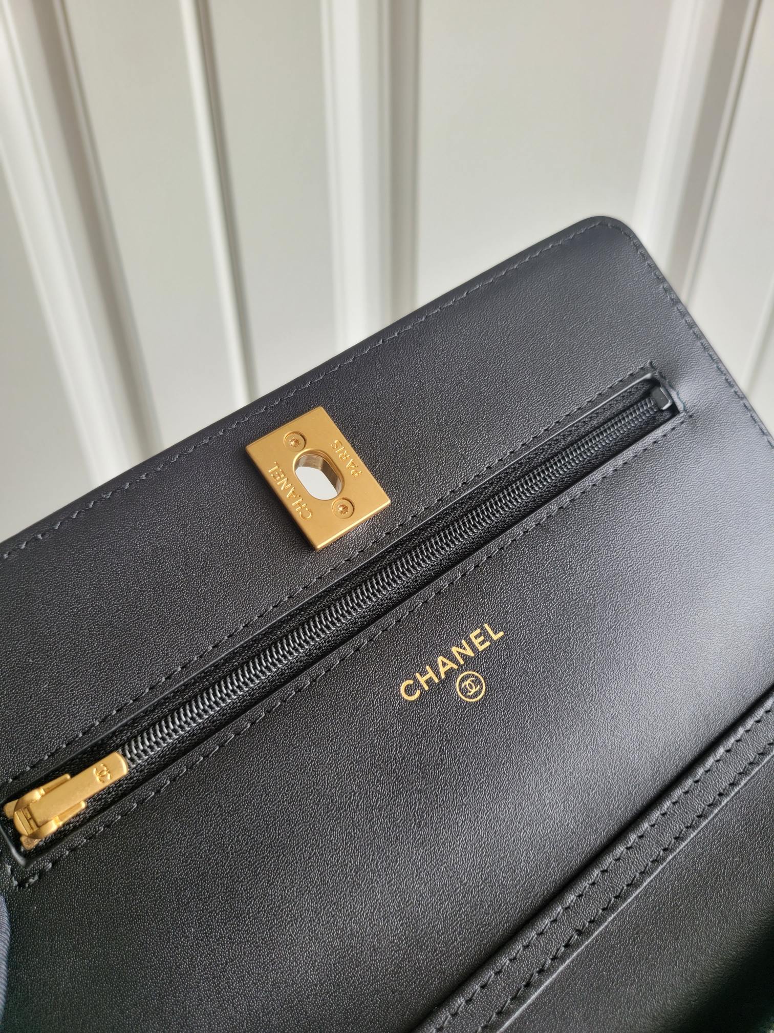 ＣＨＮＥＬ19 WALLET ON CHAIN BLACK