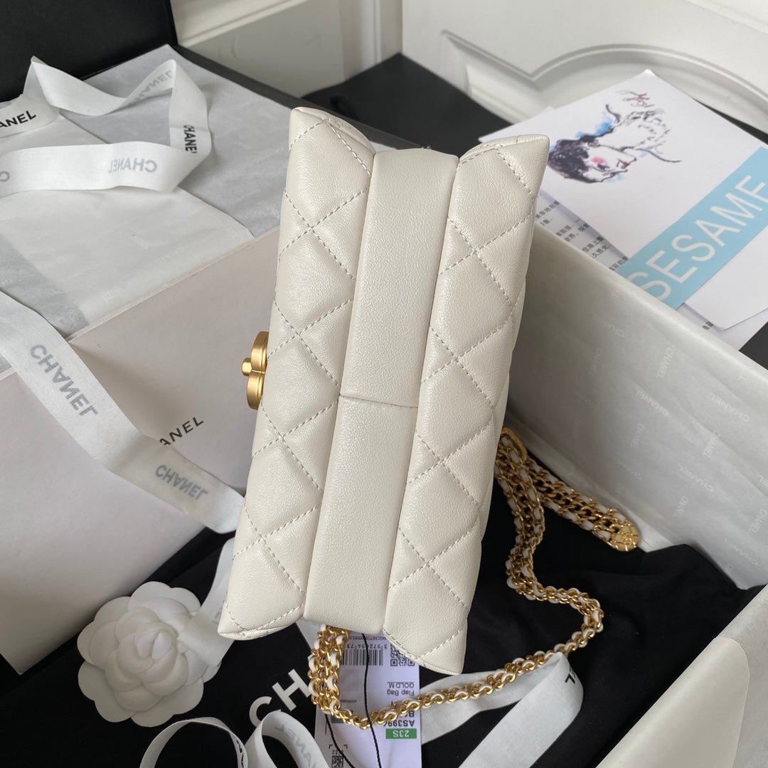 ＣＨＮＥＬSMALL FLAP BAG WHITE
