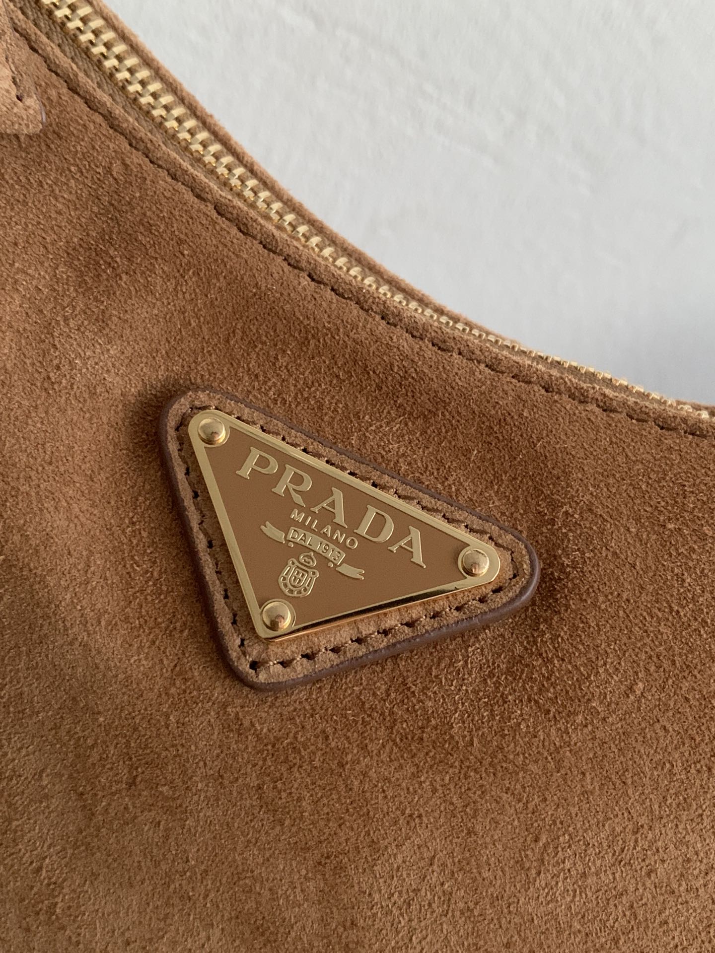ＰＲＤＡ AIMÉE MEDIUM SUEDE SHOULDER BAG CINNAMON