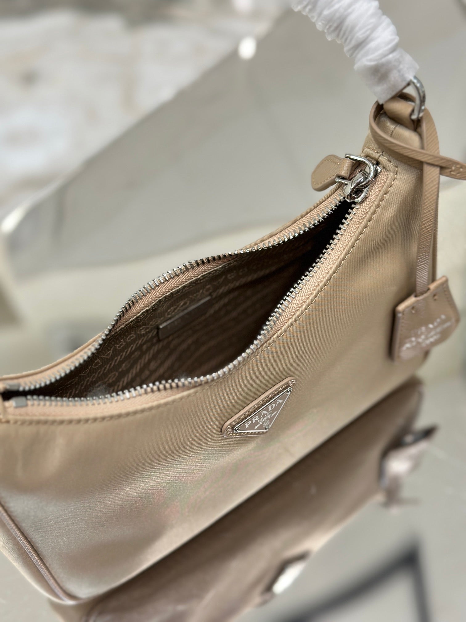 ＰＲＤＡ RE-EDITION 2005 RE-NYLON AND SAFFIANO MINI BAG DESERT BEIGE