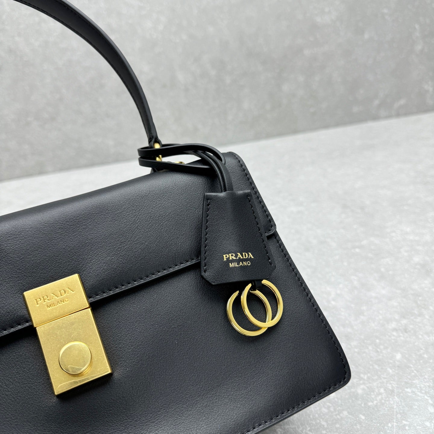 ＰＲＤＡ SOFT SOUND MEDIUM LEATHER SHOULDER BAG BLACK