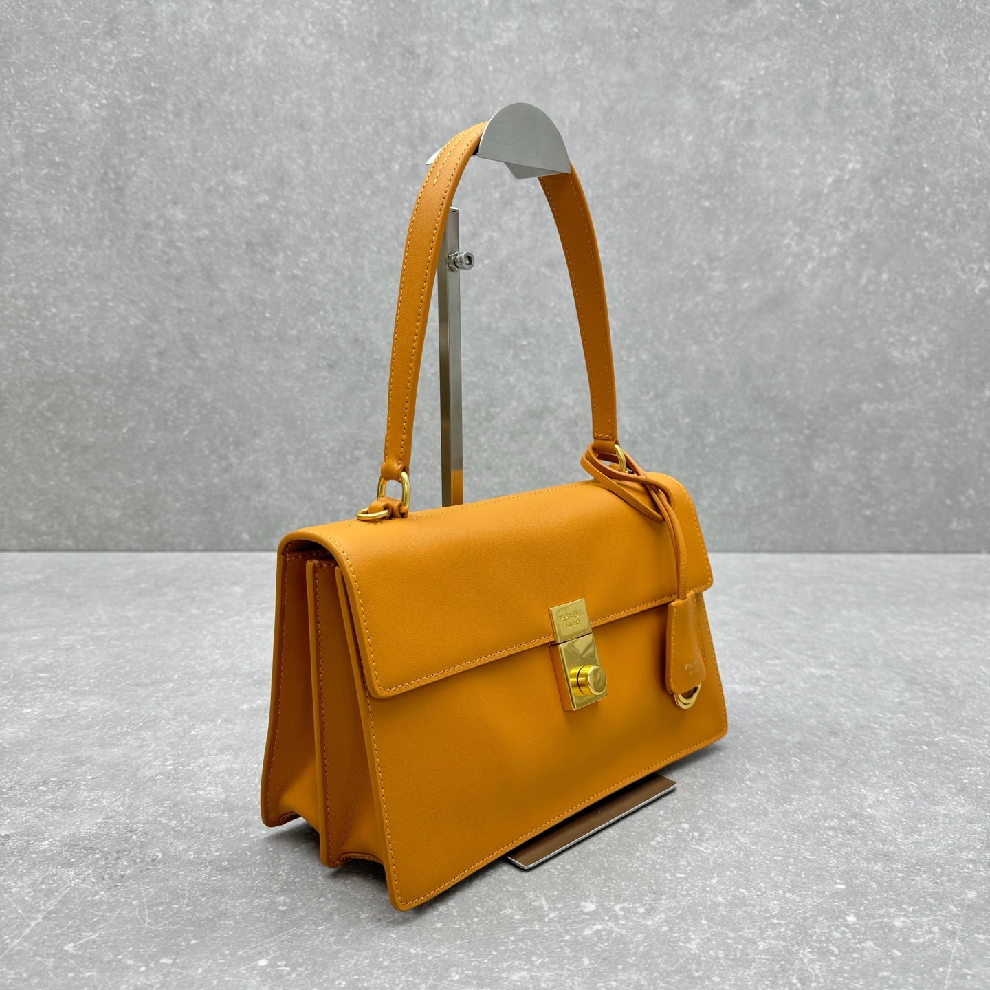 ＰＲＤＡ SOFT SOUND MEDIUM LEATHER SHOULDER BAG AMBER