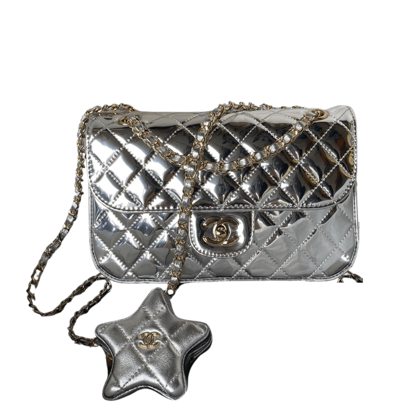 ＣＨＮＥＬCLASSIC FLAP BAG IN SILVER METALLIC QUILTED LEATHER