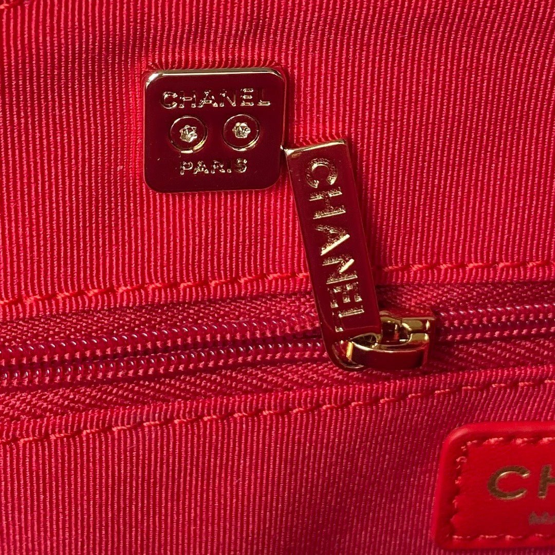 ＣＨＮＥＬPATENT LEATHER CHAIN TOTE BAG RED