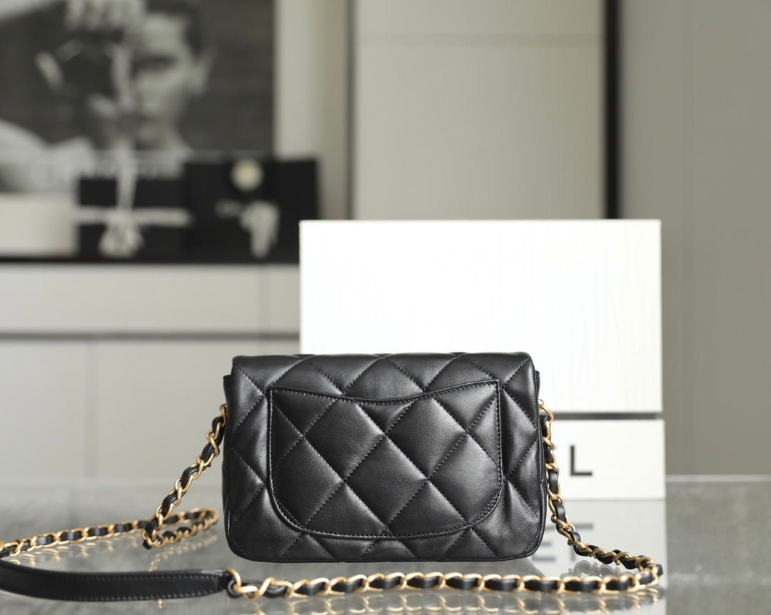 ＣＨＮＥＬHEART MINI FLAP BAG BLACK