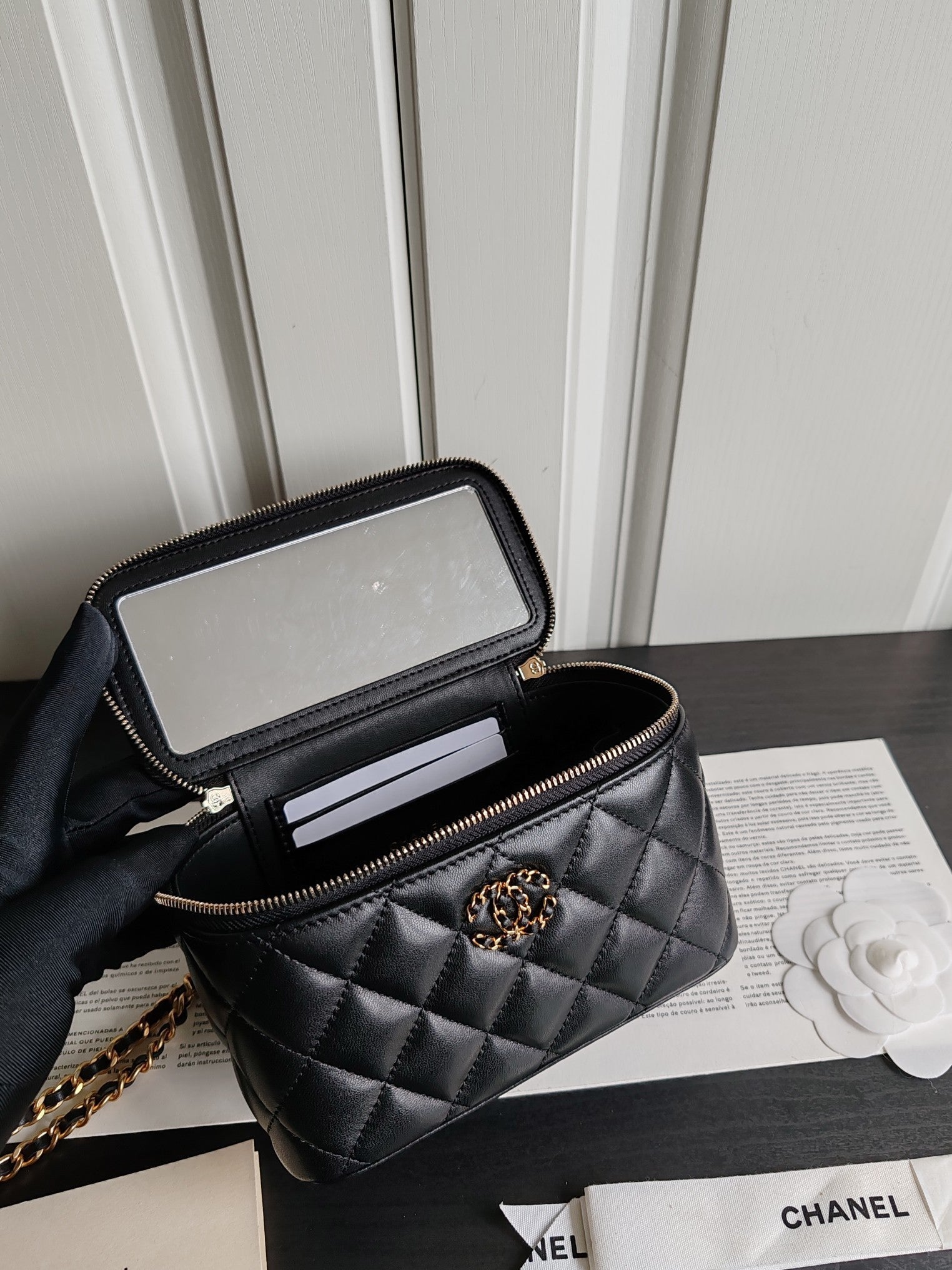 ＣＨＮＥＬTOP HANDLE VANITY CASE