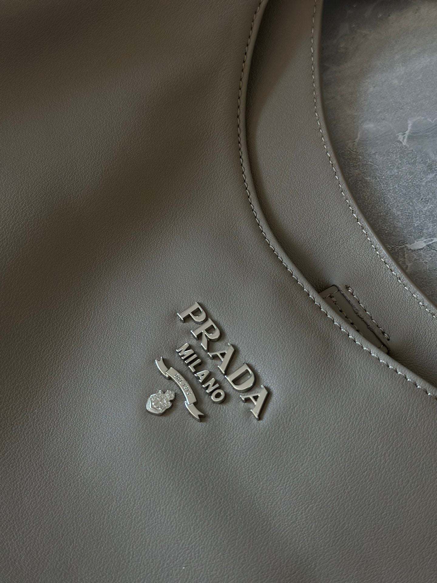 ＰＲＤＡ SOFT CALFSKIN BLACK CHAIN TOTE BAG