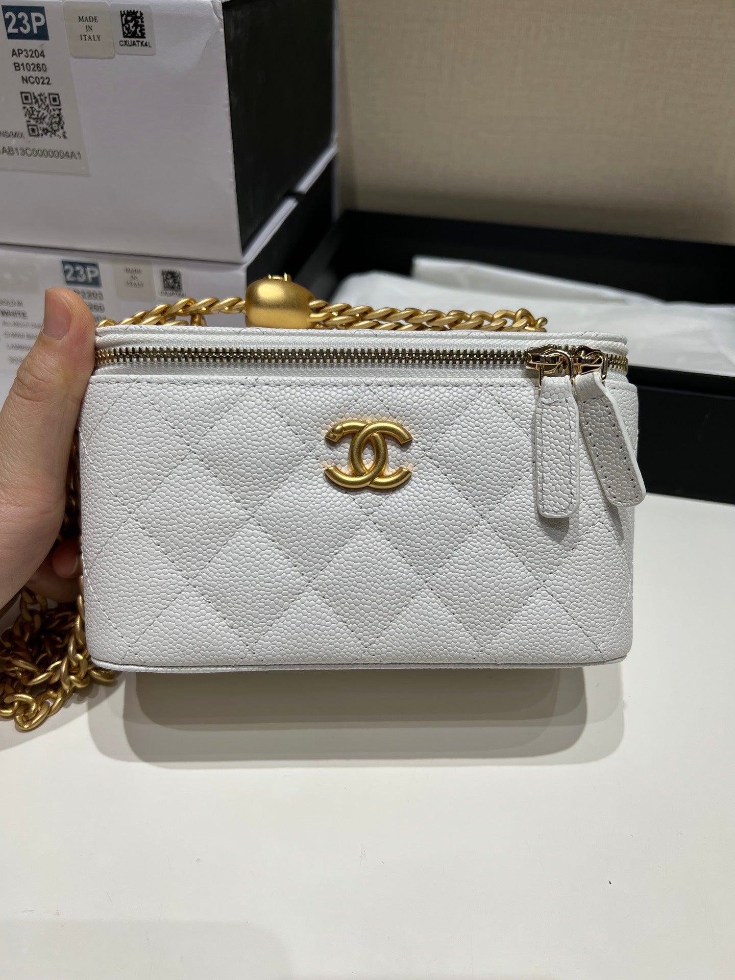 ＣＨＮＥＬHEART BALL BOX BAG WHITE