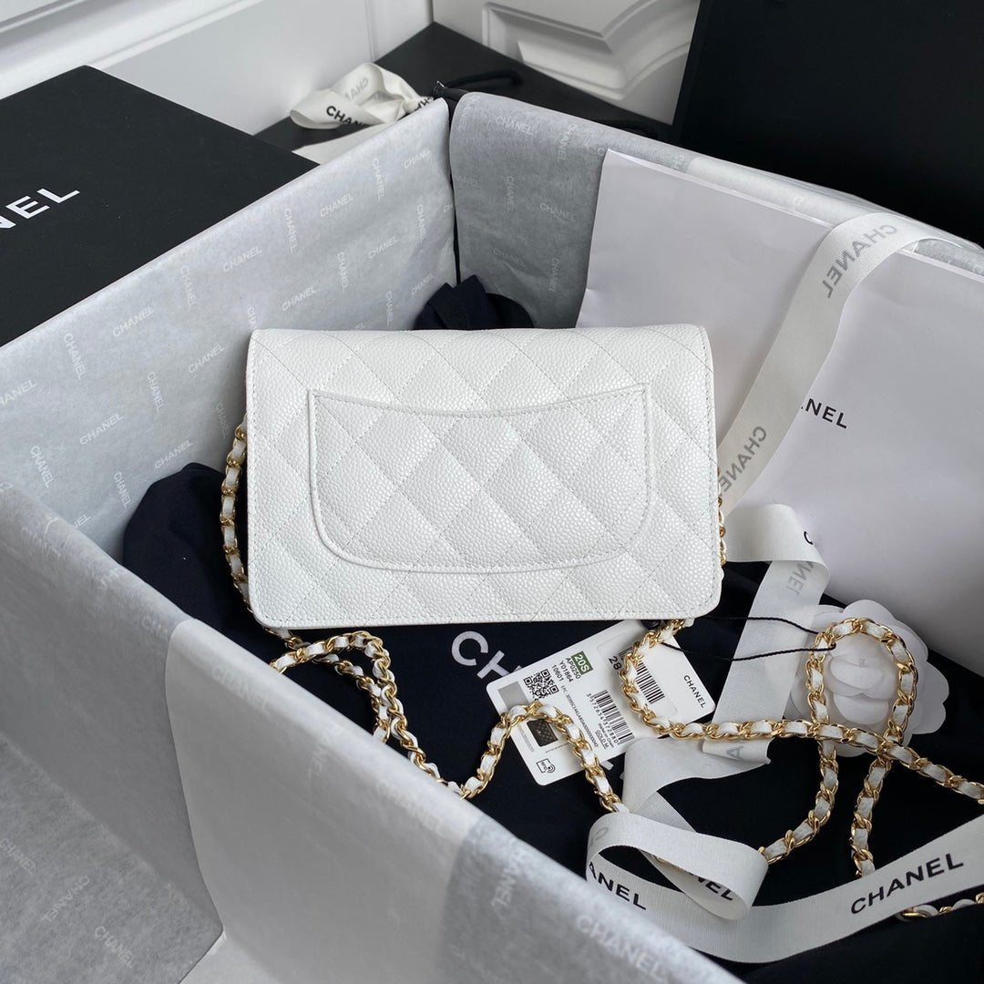 ＣＨＮＥＬCLASSIC WALLET ON CHAIN WHITE