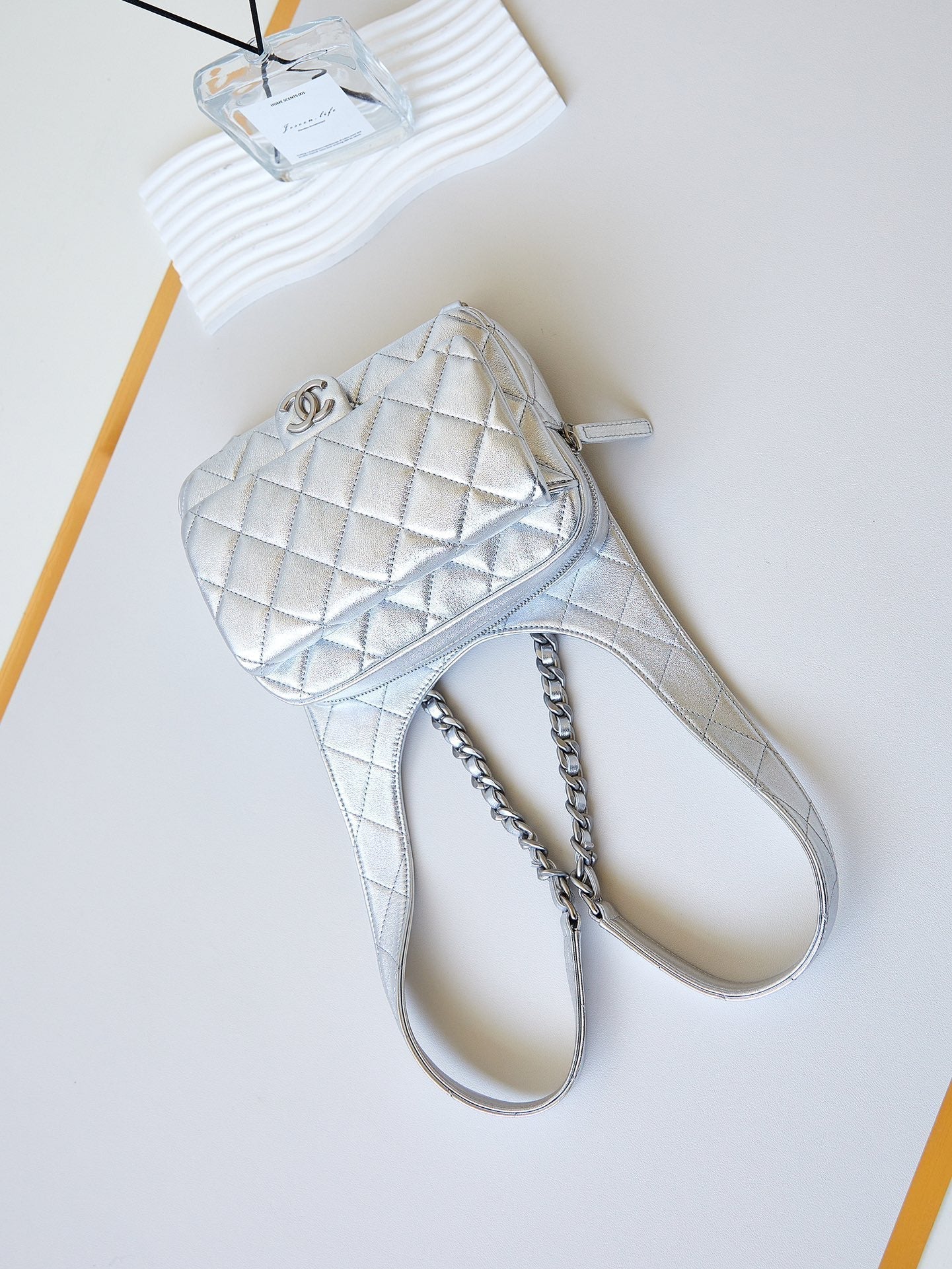 ＣＨＮＥＬSMALL DOUBLE-FLAP SHOULDER BAG SILVER