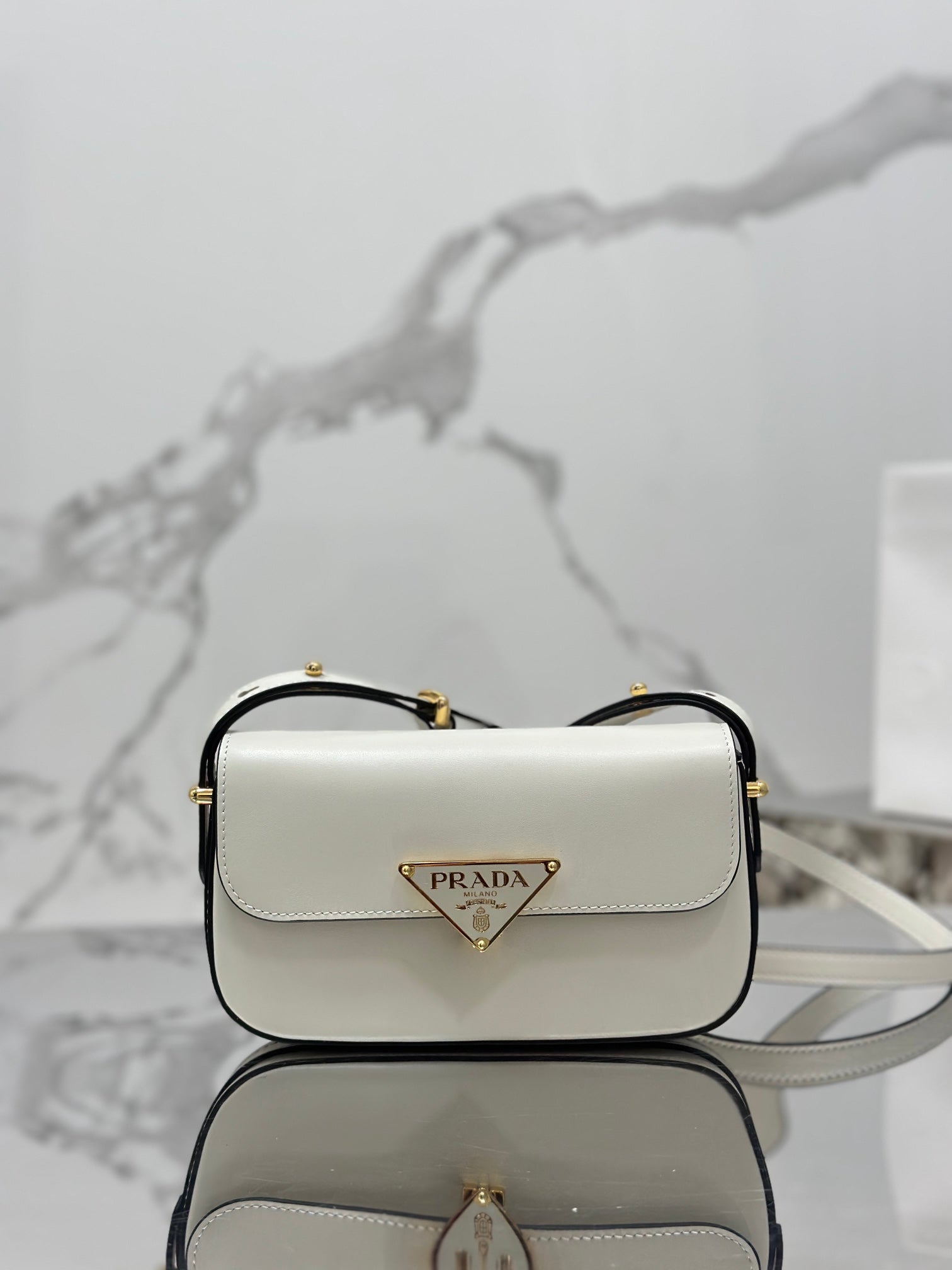 ＰＲＤＡ LEATHER SHOULDER BAG WHITE