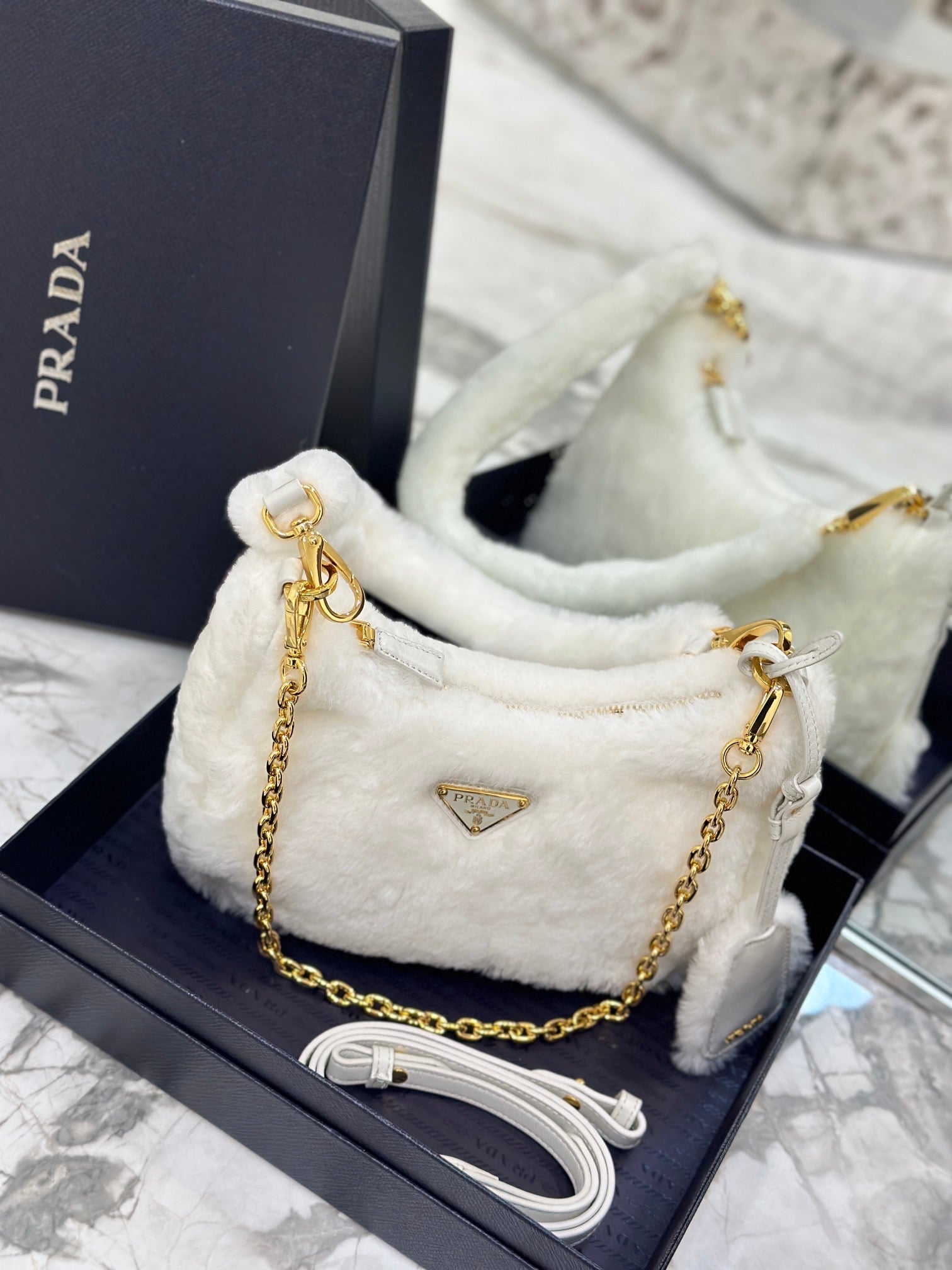 ＰＲＤＡ RE-EDITION SHEARLING MINI-BAG WHITE