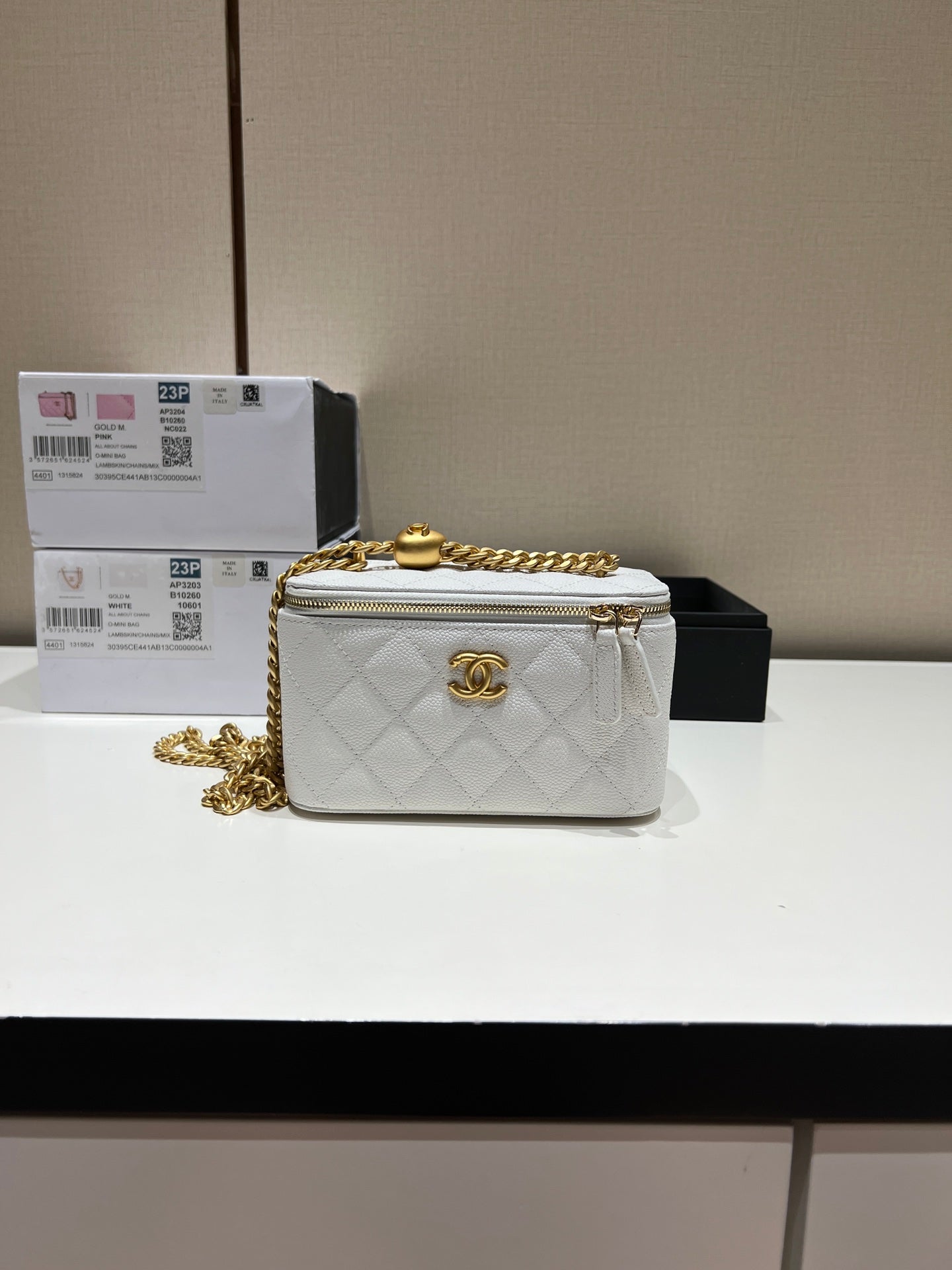 ＣＨＮＥＬHEART BALL BOX BAG WHITE