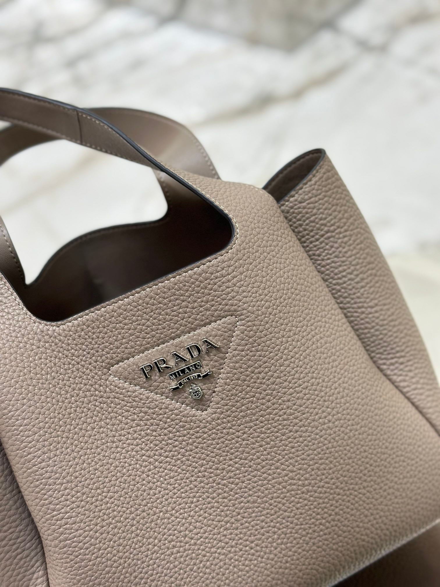 ＰＲＤＡ LEATHER TOTE BAG CLAY GRAY