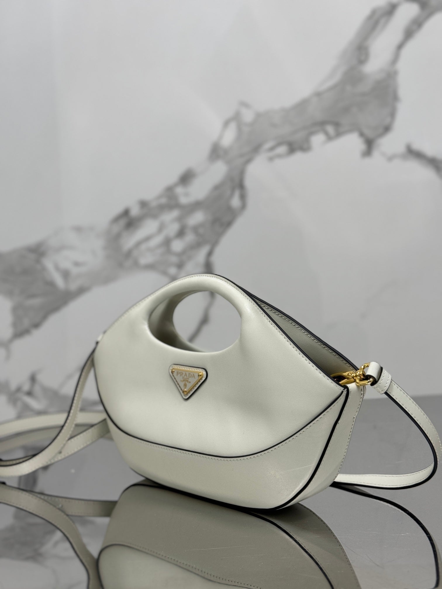 ＰＲＤＡ LEATHER TOTE BAG WHITE