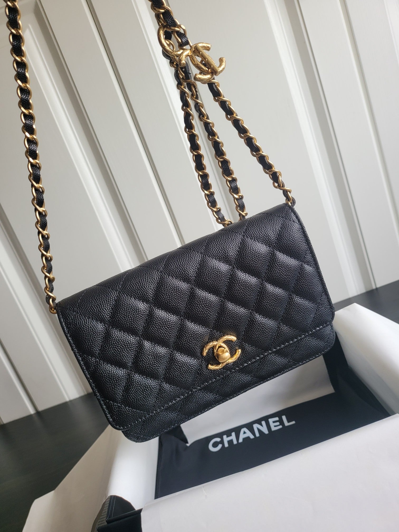 ＣＨＮＥＬ19 WALLET ON CHAIN BLACK