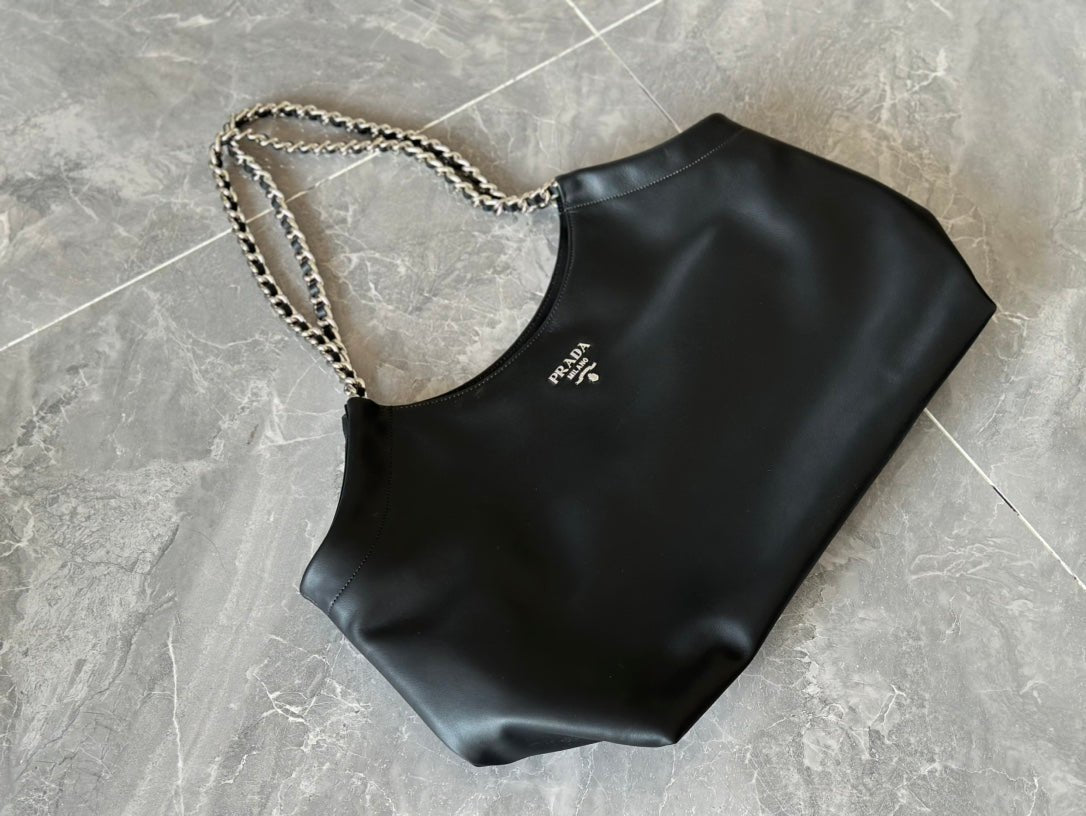 ＰＲＤＡ SOFT CALFSKIN BLACK LEATHER CHAIN TOTE BAG