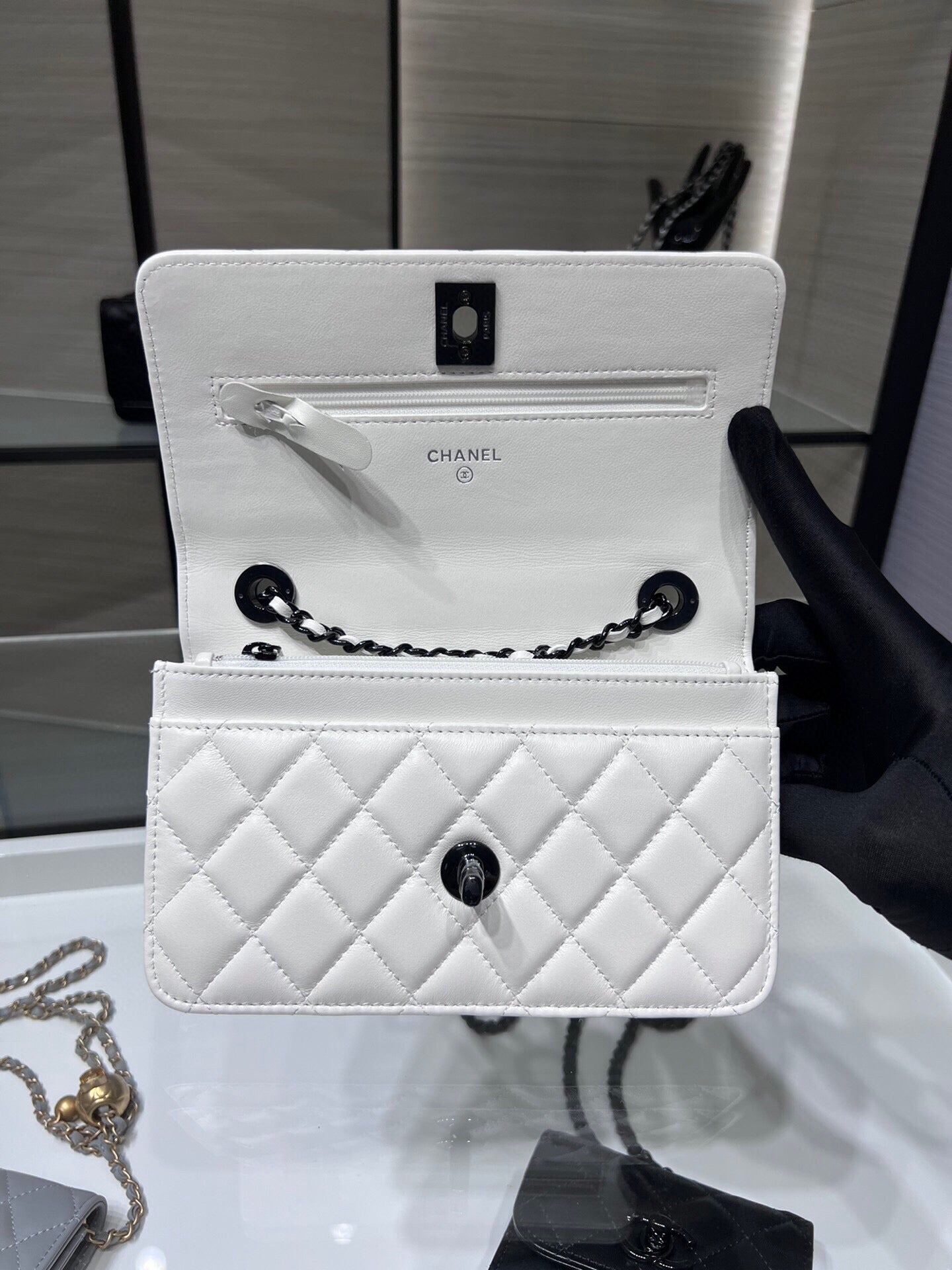 ＣＨＮＥＬ WALLET ON CHAIN WHITE