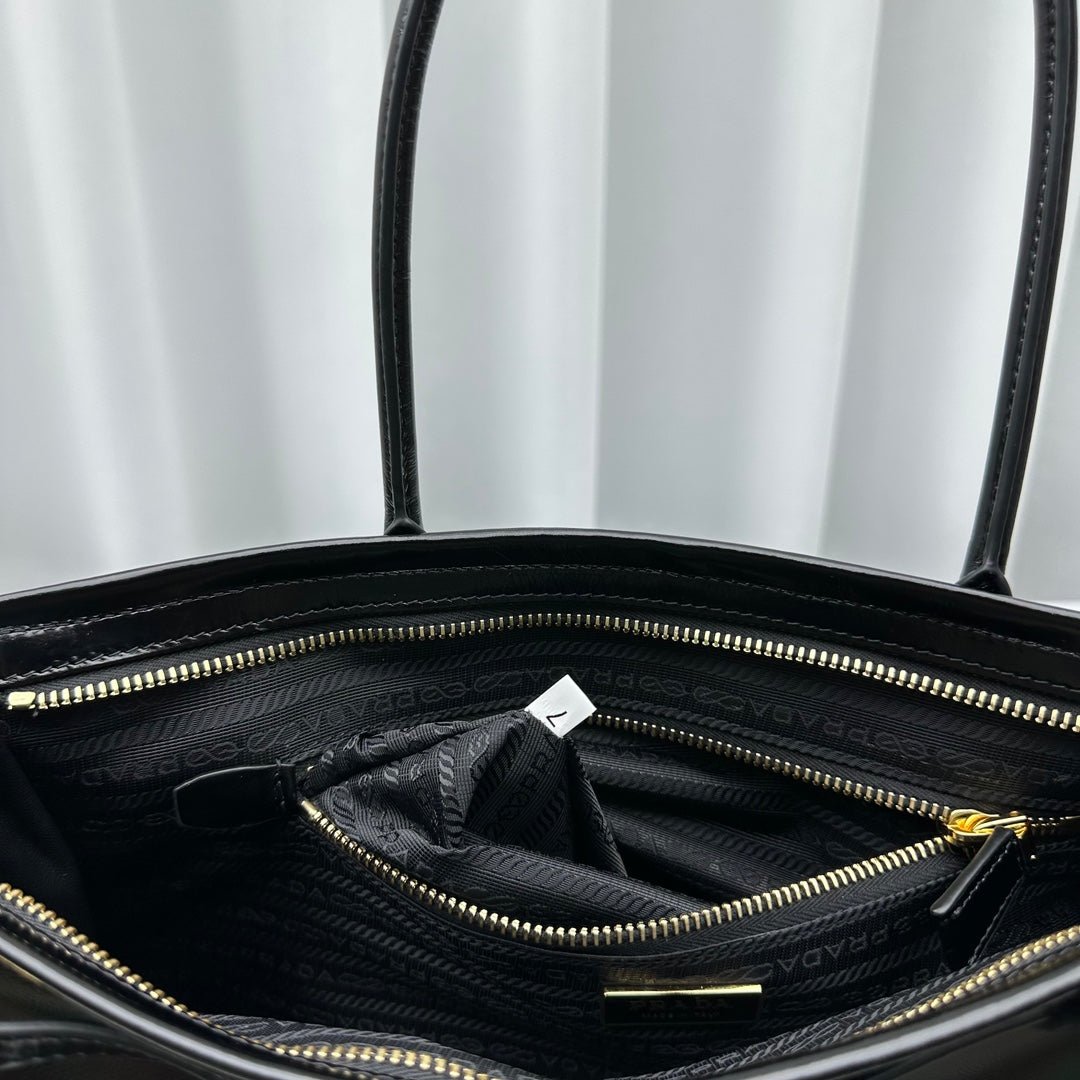 ＰＲＤＡ BONNIE EXTRA LARGE LEATHER HANDBAG