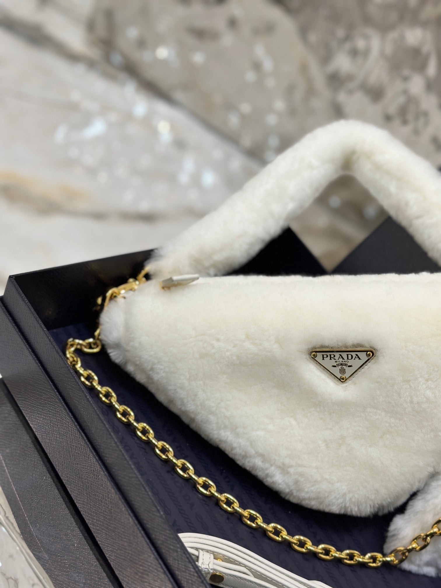 ＰＲＤＡ 2018 MINI SHEARLING TRIANGLE SATCHEL WHITE