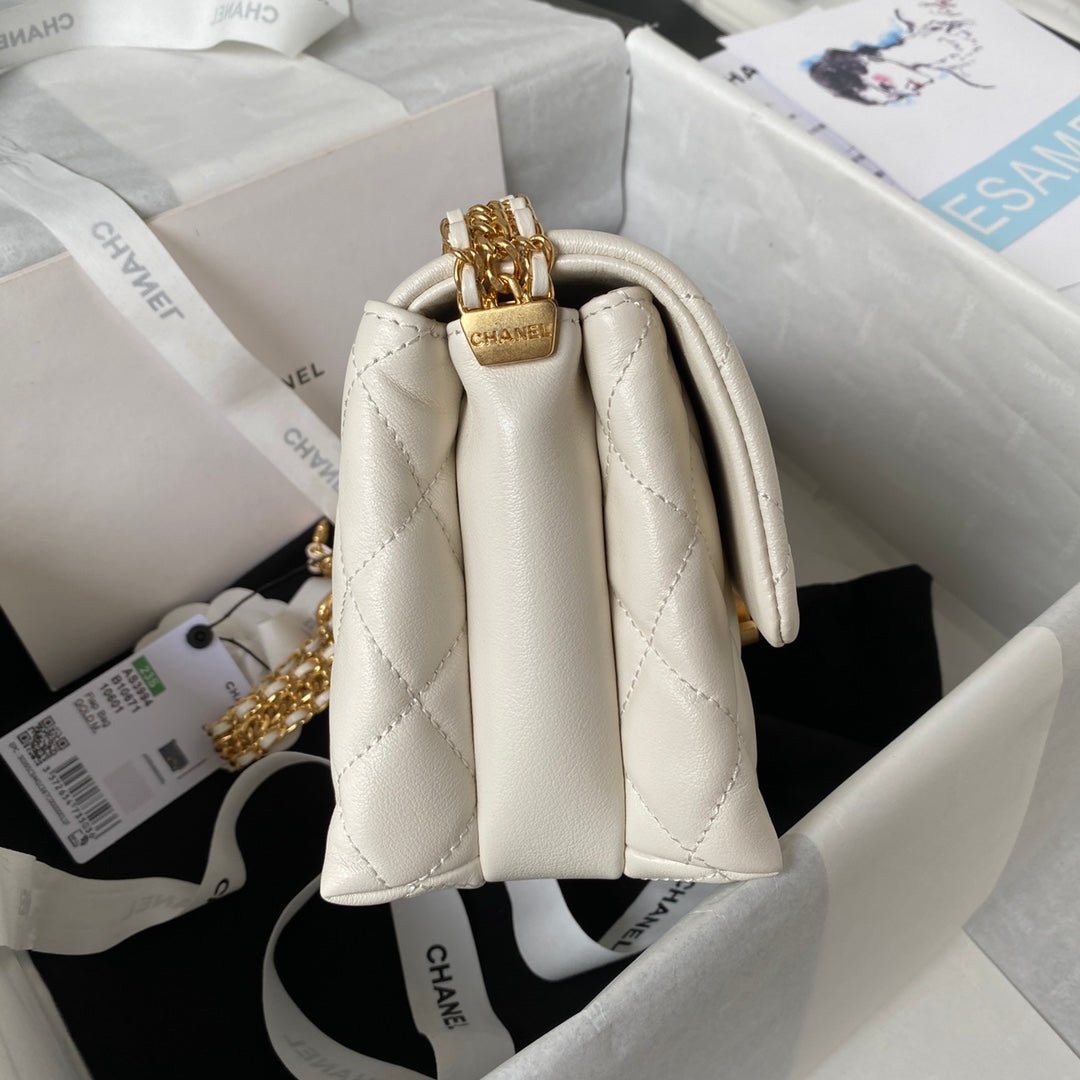 ＣＨＮＥＬSMALL FLAP BAG WHITE