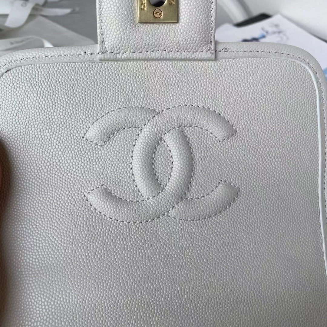ＣＨＮＥＬ SMALL FLAP BAG WITH TOP HANDLE WHITE