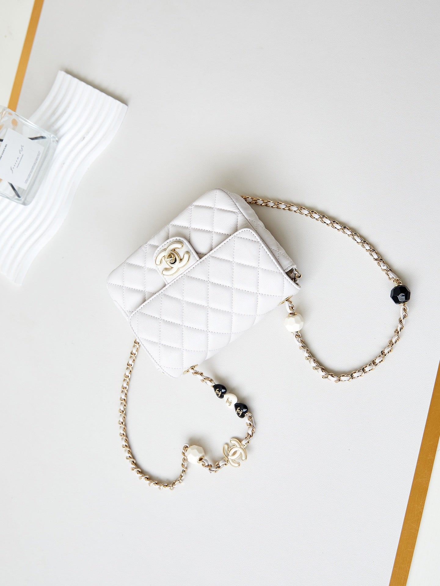 ＣＨＮＥＬSQUARE FLAP BAG WHITE