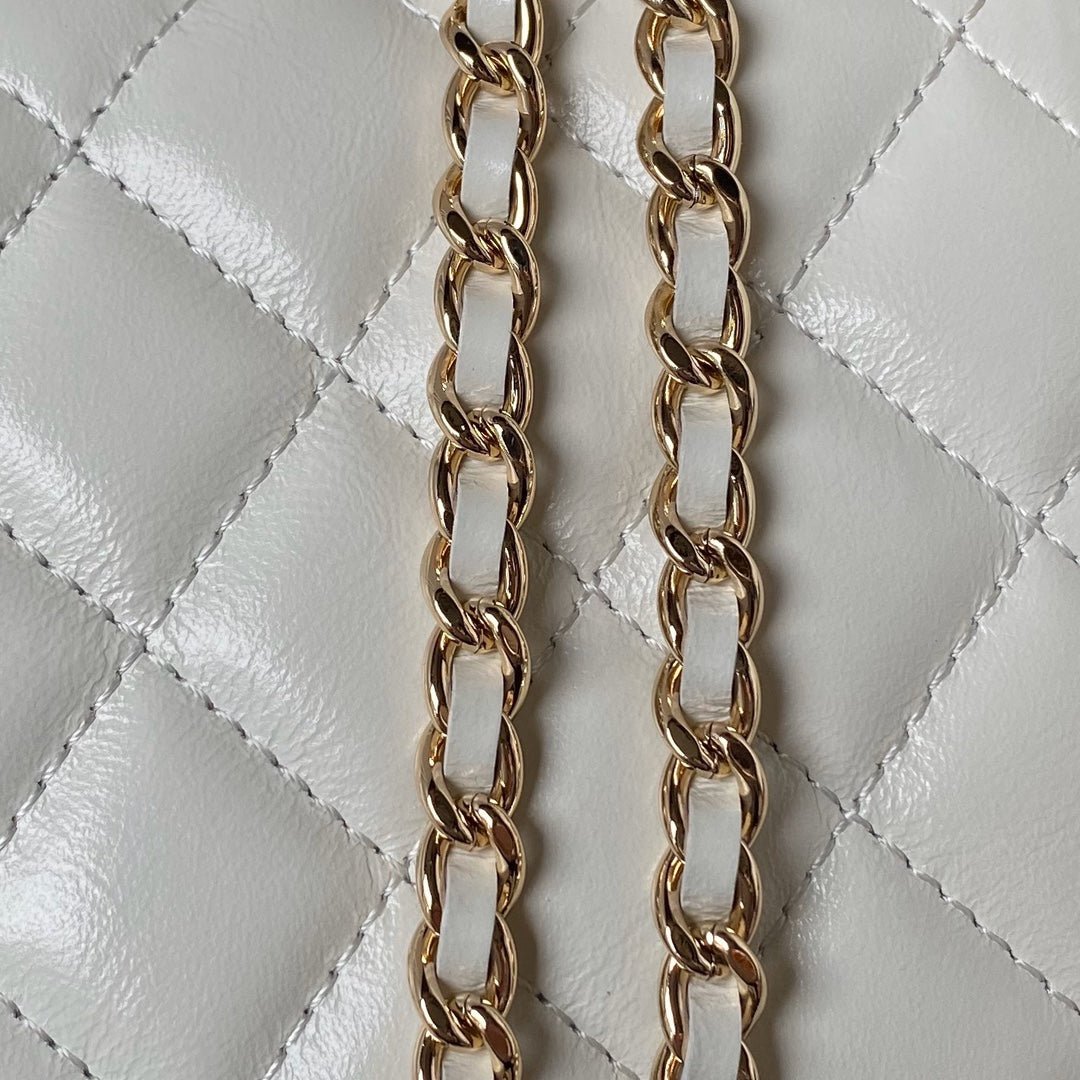 ＣＨＮＥＬCHAIN CLUTCH BAG WHITE