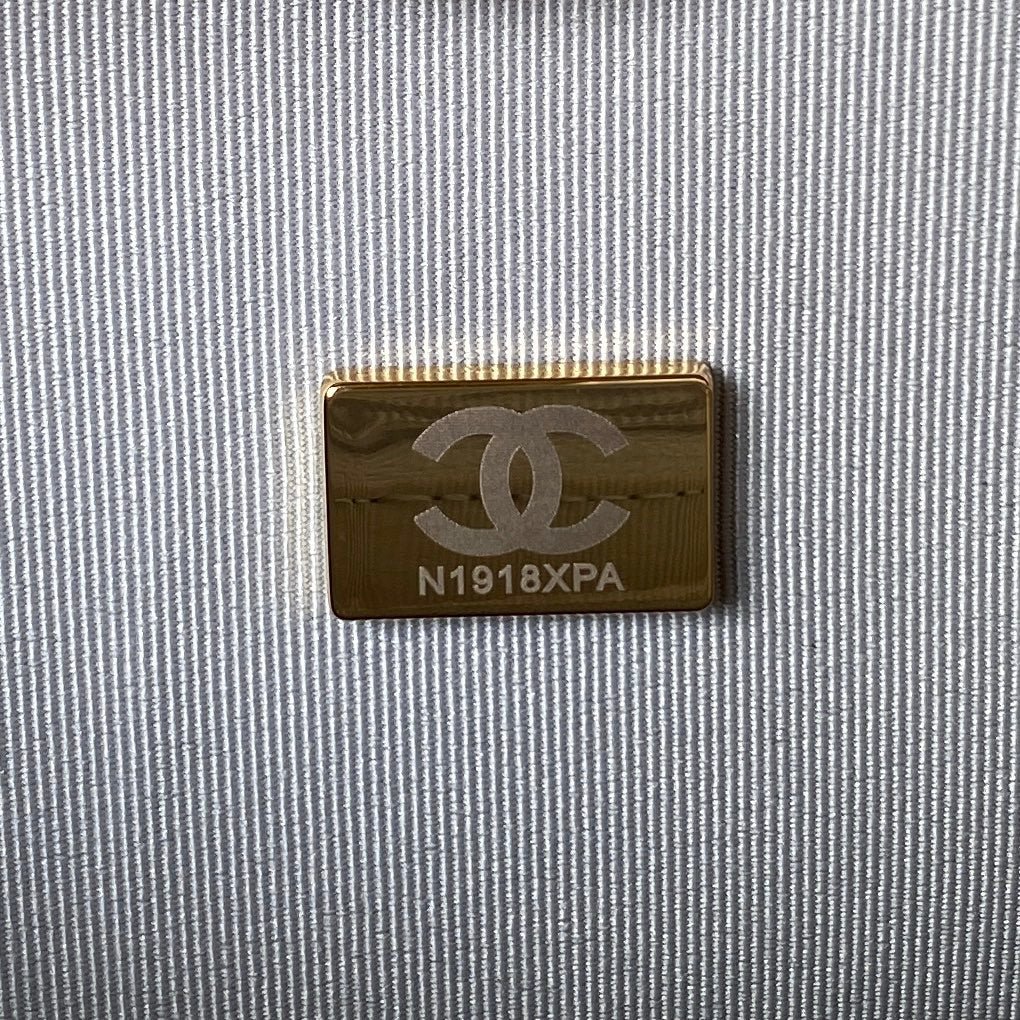 ＣＨＮＥＬCLASSIC FLAP BACKPACK ASH GRAY