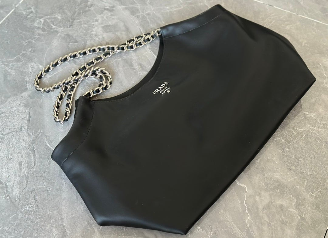 ＰＲＤＡ SOFT CALFSKIN BLACK LEATHER CHAIN TOTE BAG