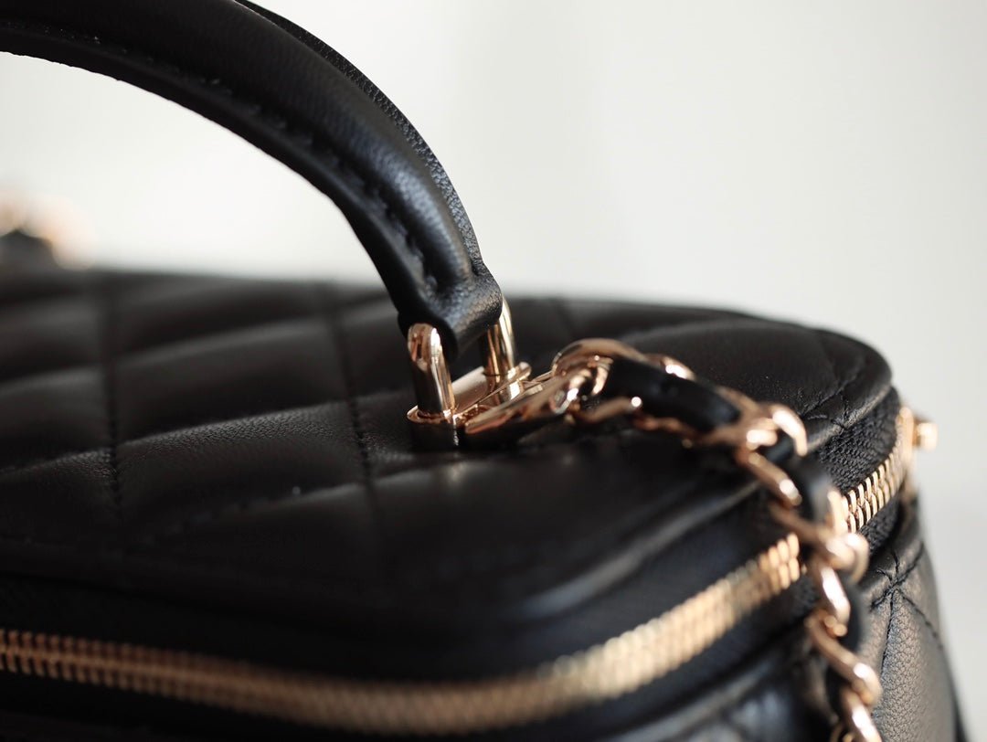 ＣＨＮＥＬCLASSIC TOP HANDLE VANITY CASE