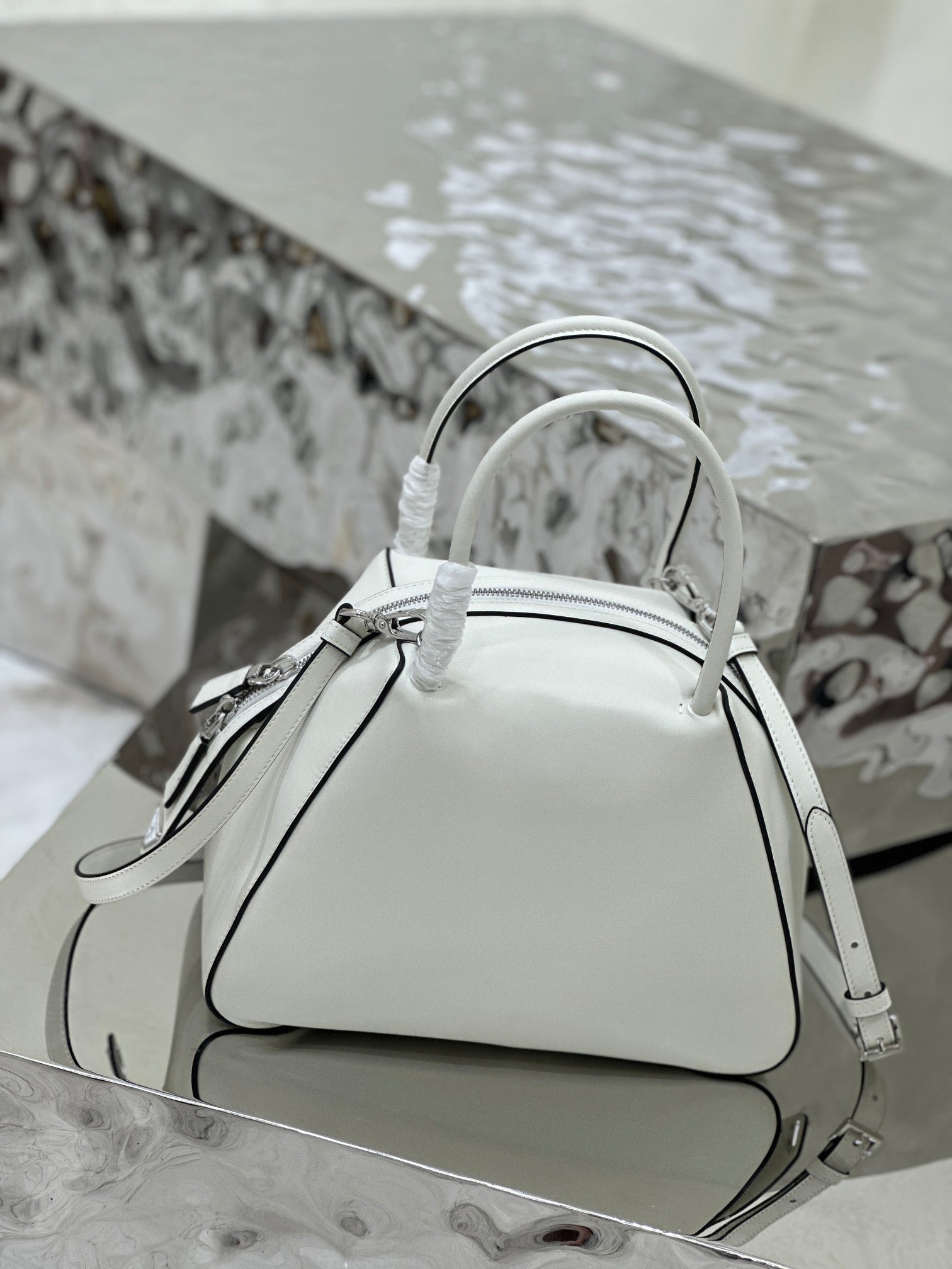 ＰＲＤＡ SUPERNOVA MEDIUM LEATHER TOP HANDLE BAG WHITE