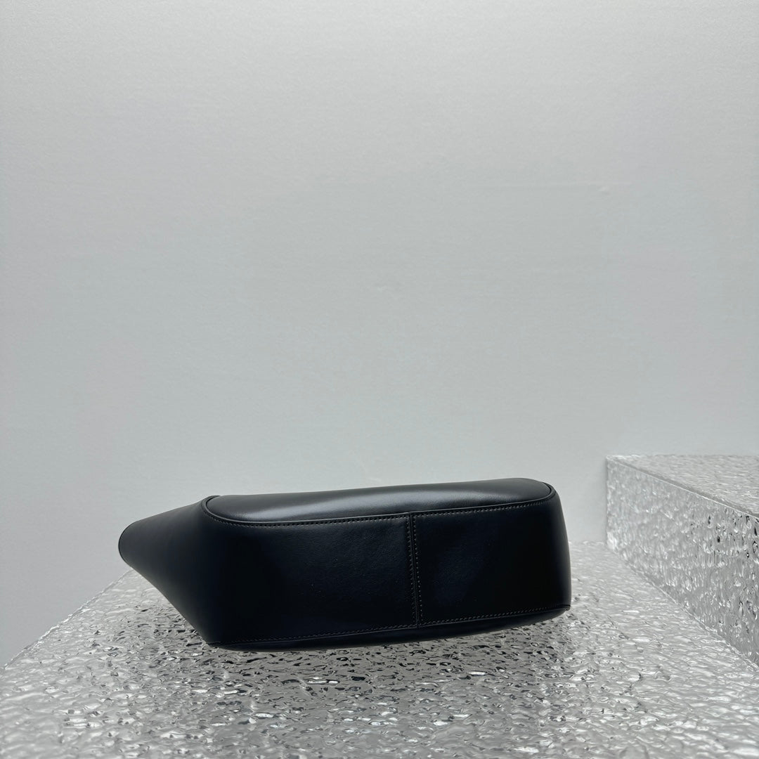 ＰＲＤＡ MEDIUM LEATHER TOTE BAG