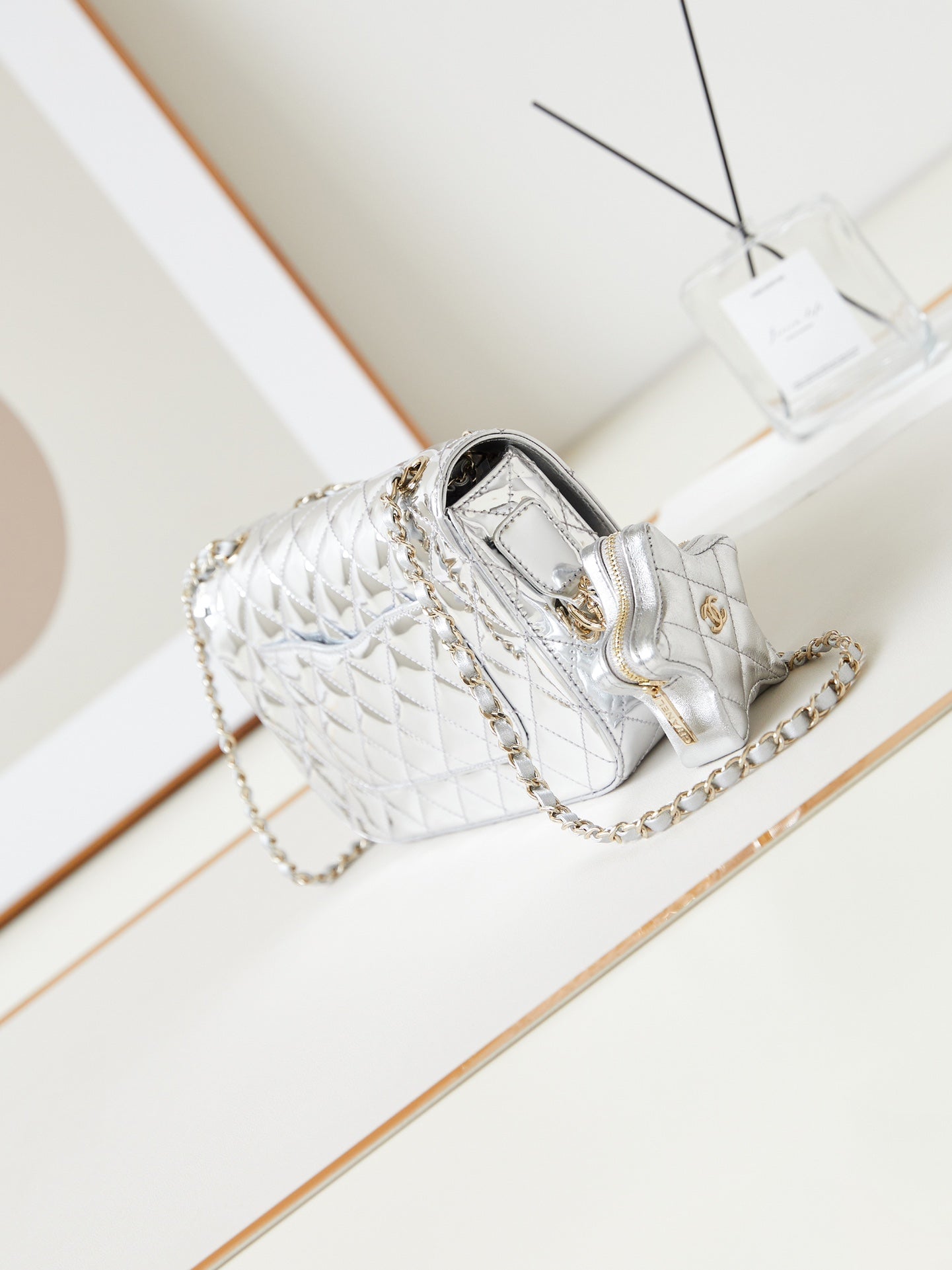 ＣＨＮＥＬCLASSIC FLAP BAG SILVER