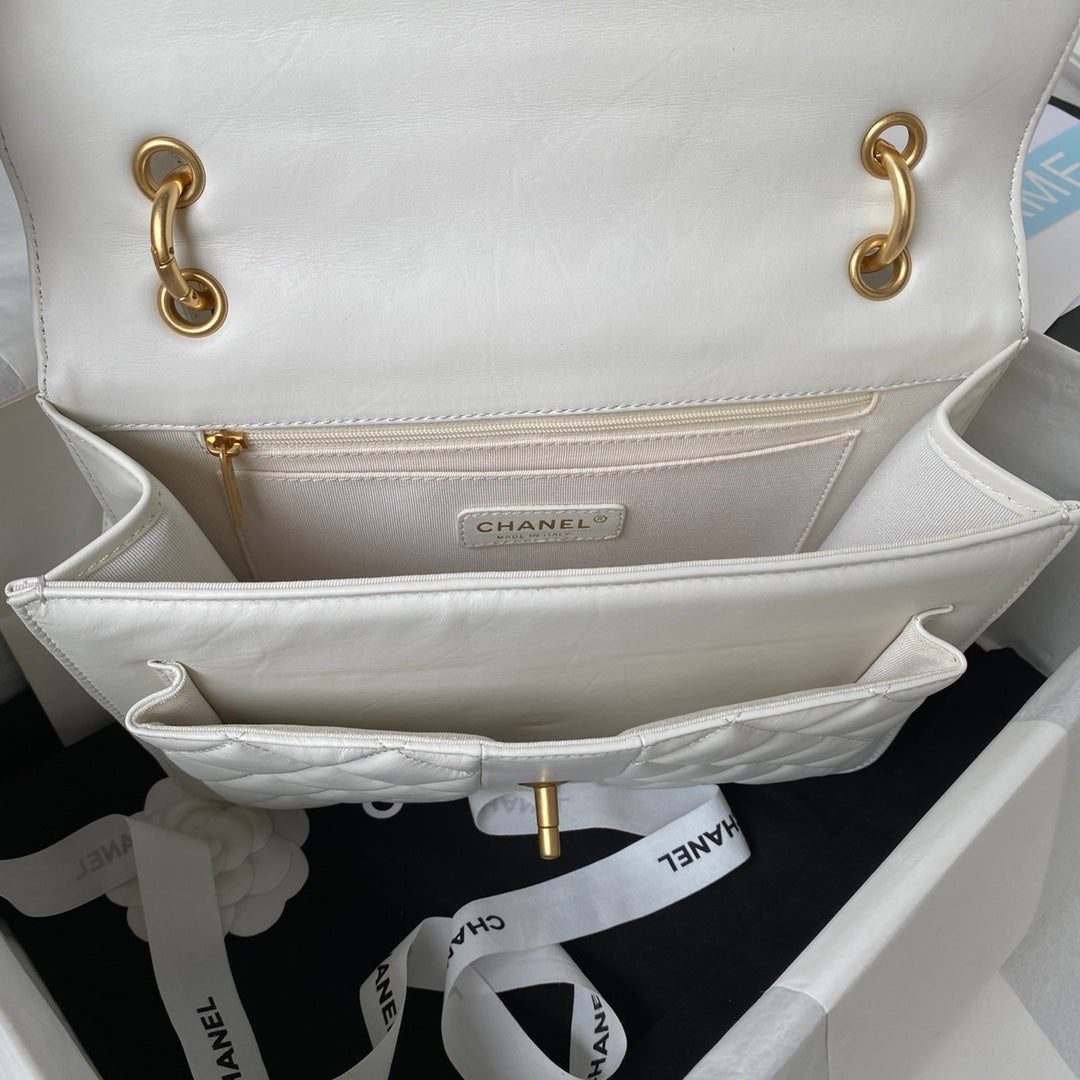 ＣＨＮＥＬCLASSIC FLAP BACKPACK WHITE