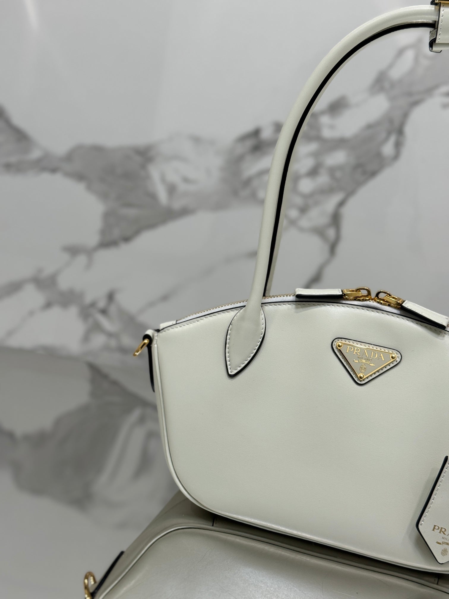ＰＲＤＡ SMALL LEATHER HANDBAG WHITE