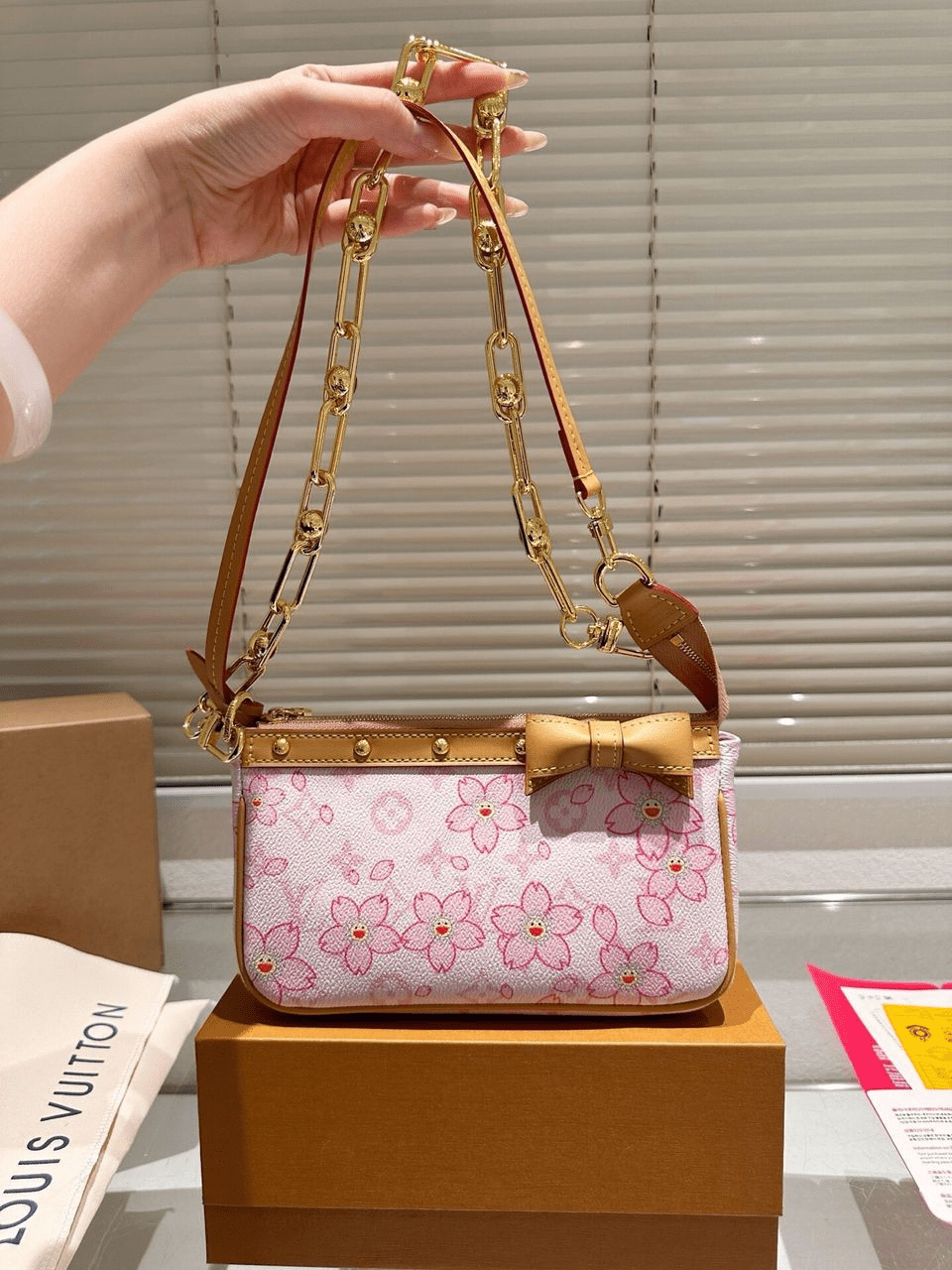 ＬＳ ＶＴＴＯＮ x TM POCHETTE ACCESSOIRES PINK