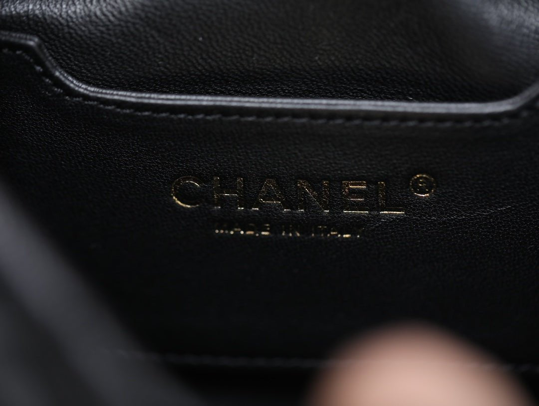 ＣＨＮＥＬGOLD HEART BALL CHAIN SMALL HOBO BAG BLACK