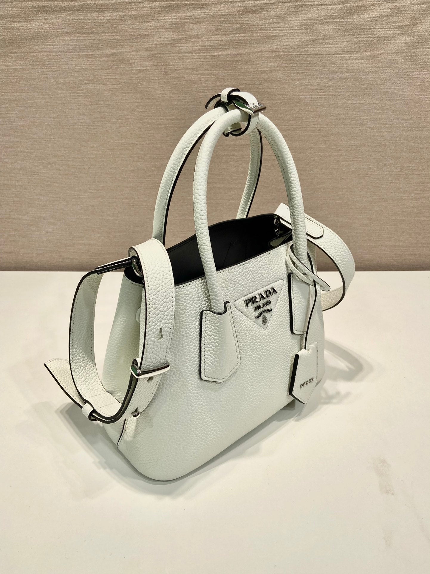 ＰＲＤＡ LEATHER TOTE BAG WHITE