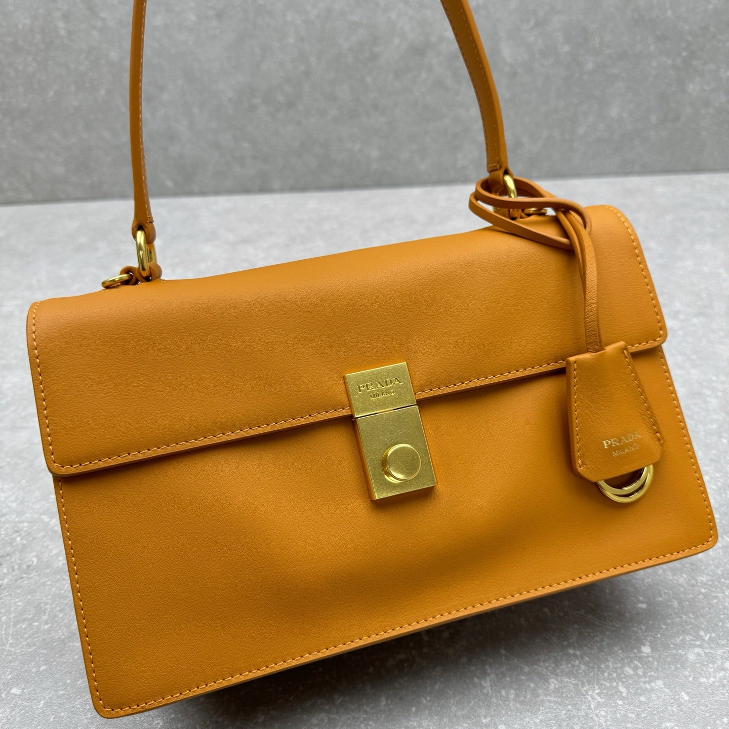 ＰＲＤＡ SOFT SOUND MEDIUM LEATHER SHOULDER BAG AMBER