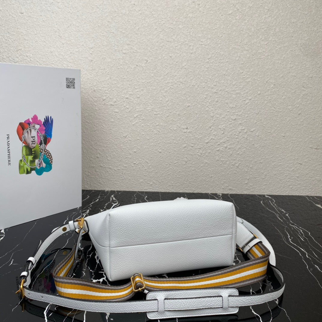 ＰＲＤＡ DAINO LEATHER TOTE BAG WHITE