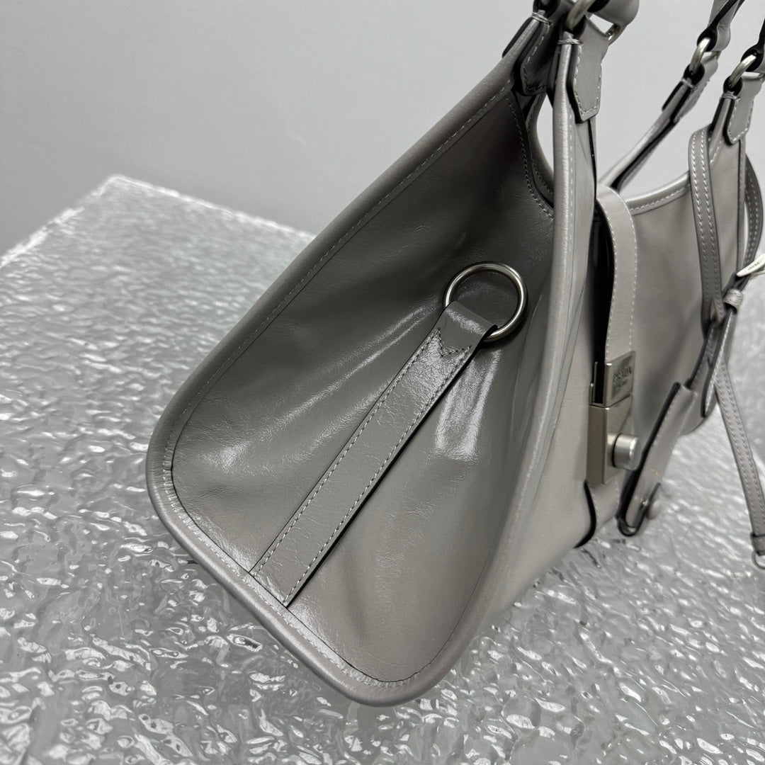 ＰＲＤＡ MEDIUM LEATHER TOTE BAG