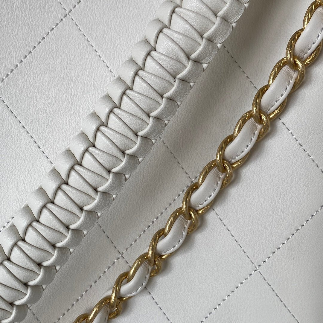 ＣＨＮＥＬCLASSIC CLUTCH WITH CHAIN WHITE
