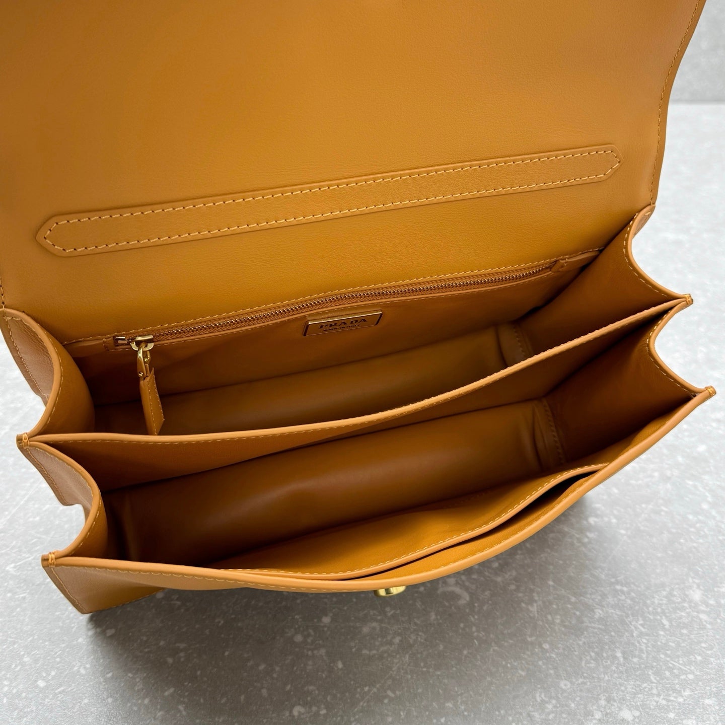 ＰＲＤＡ SOFT SOUND MEDIUM LEATHER SHOULDER BAG AMBER